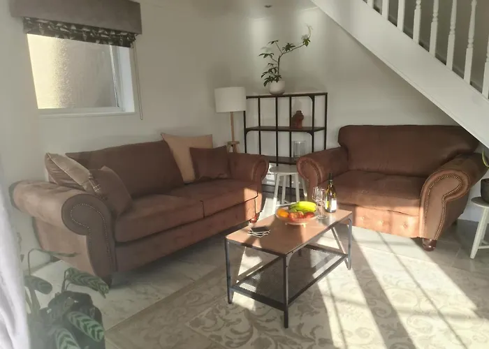 Stunning 3 Bedroom Dutch Barn Cottage With Parking