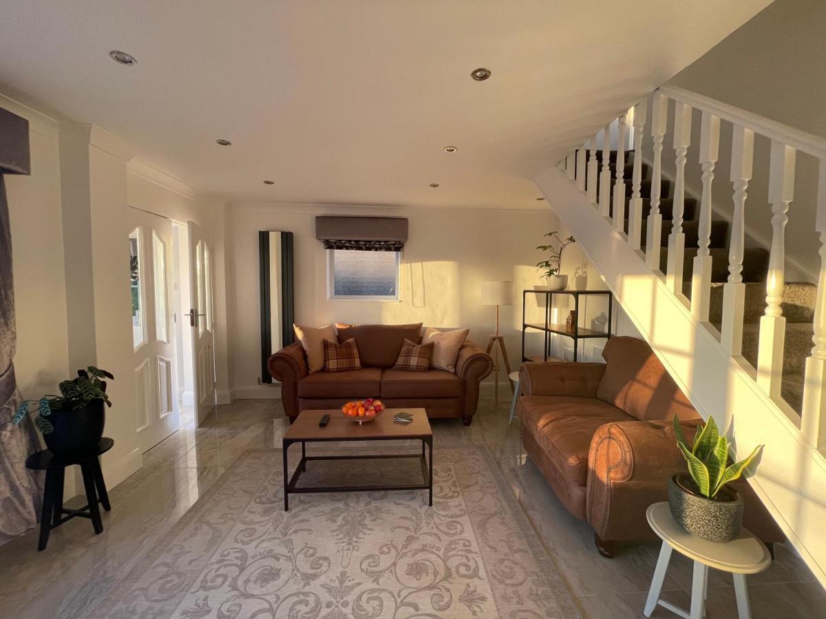 Stunning 3 Bedroom Dutch Barn With Parking Stockton-on-Tees