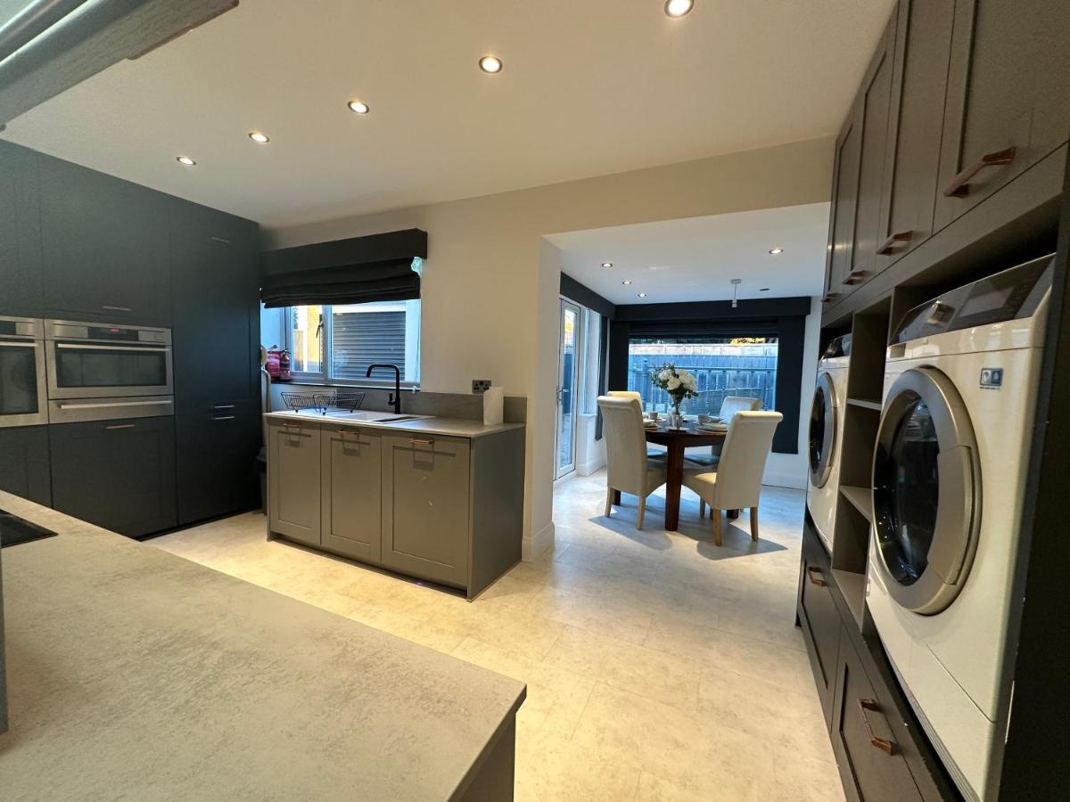 Stunning 3 Bedroom Dutch Barn With Parking * Stockton-on-Tees